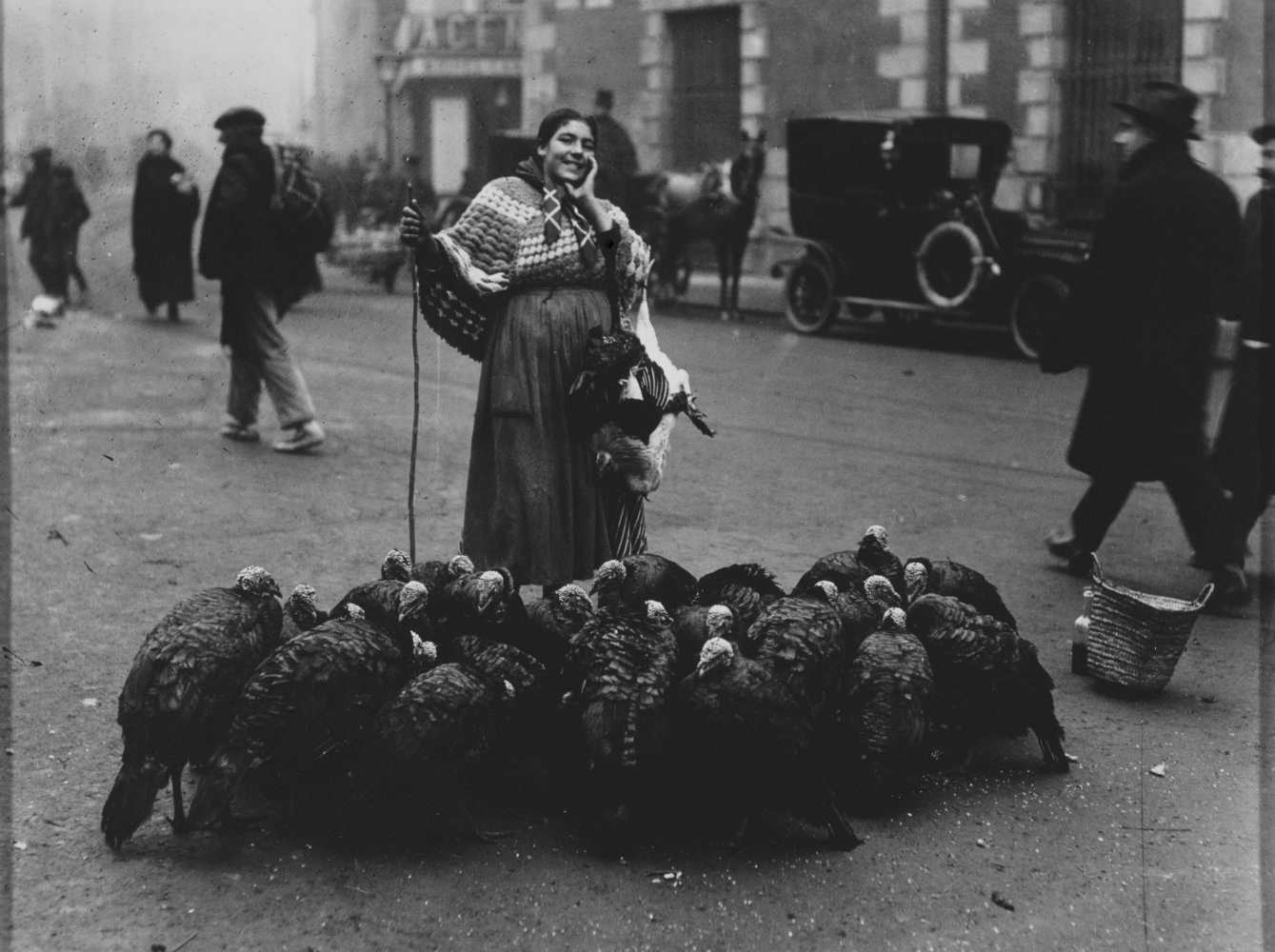 Vendedora de pavos en la Plaza de Santa Cruz - Autor: Alfonso Sánchez Portela